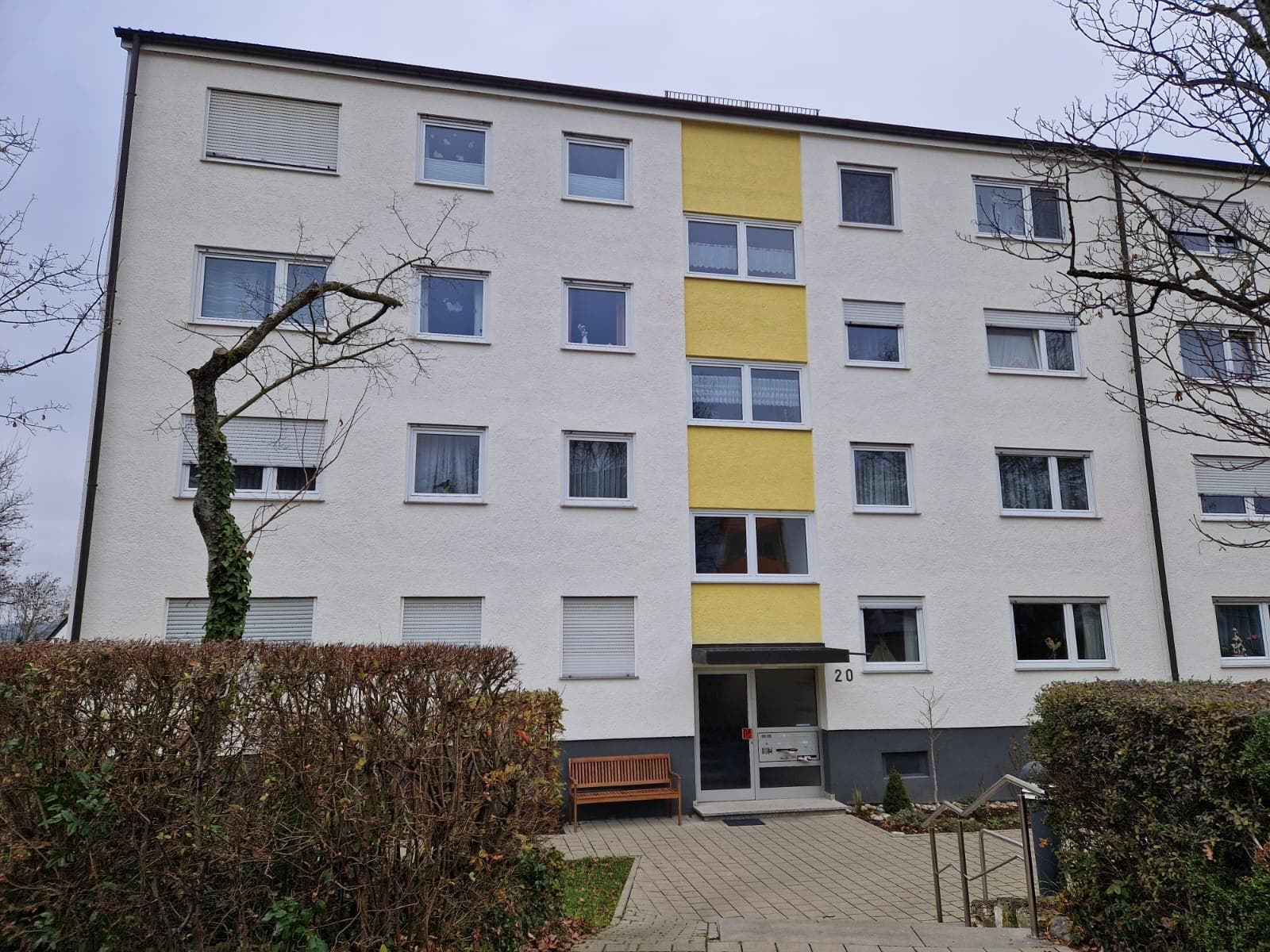 Frontansicht des Mehrfamilienhauses